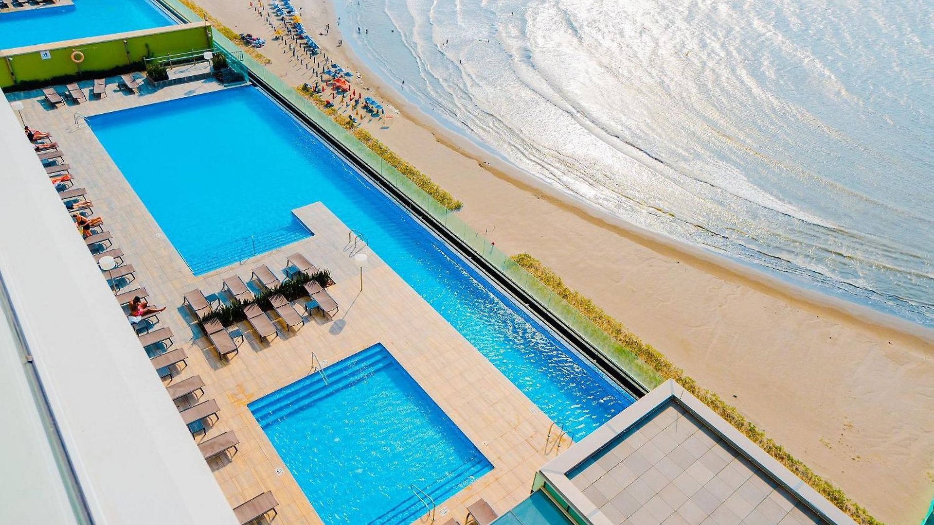 U-go Edificio H2 En Bocagrande Frente Al Mar Apartamento