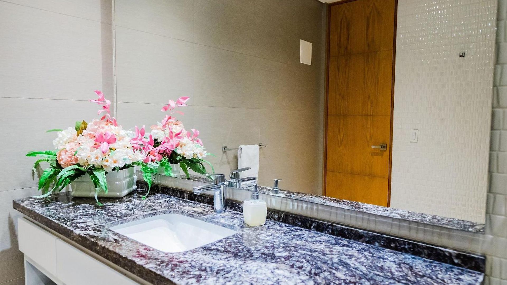 Apartamento U-go Edificio H2 En Bocagrande Frente Al Mar *
